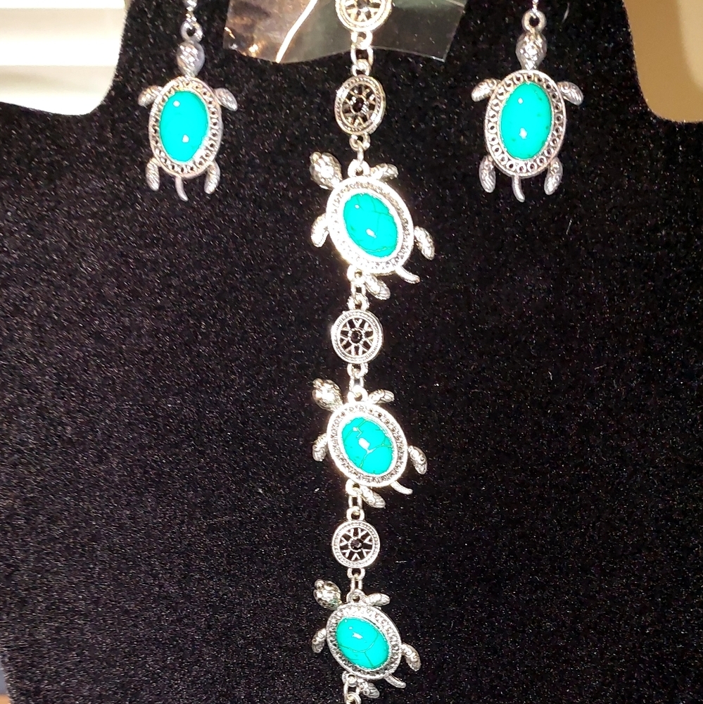 Assorted Jewelry - Picture 1 of 8